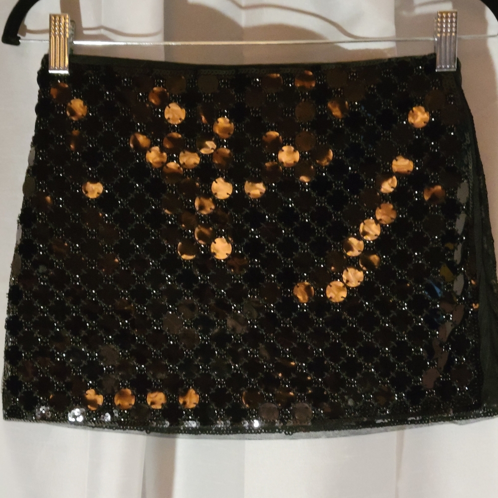 New H & M SEQUIN Decor Metallic Bidycon skirt